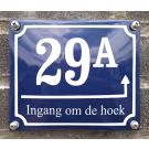 Husnummer med namn och pil 14x12 cm