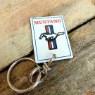 Mustang emalj nyckelring