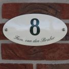 Basisk husnummer oval med namn