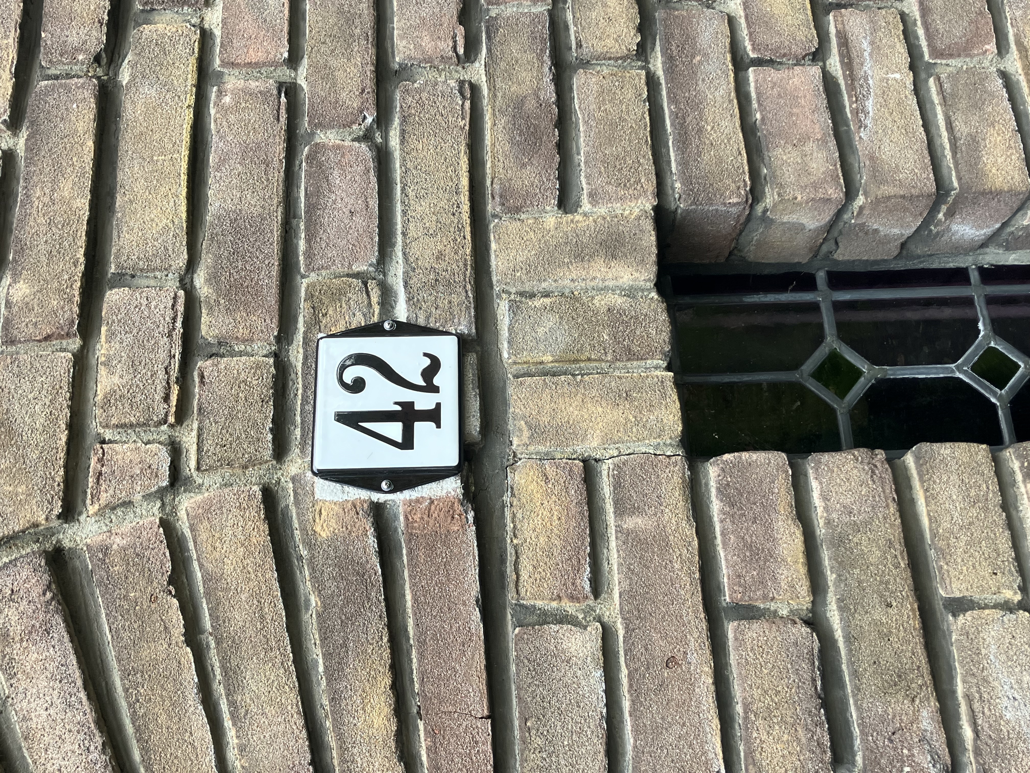 Husnummer modell öra Vit/Svart