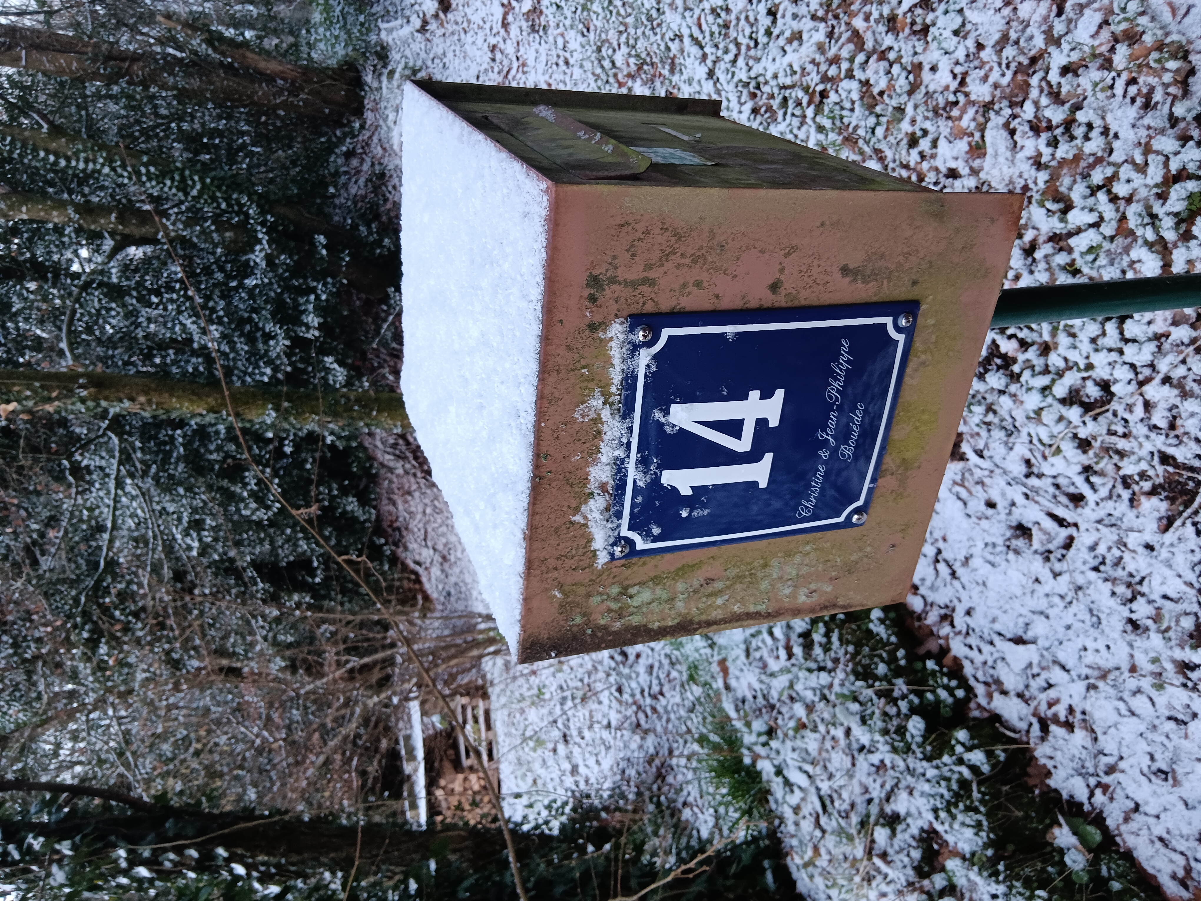 Husnummer med namn och ram