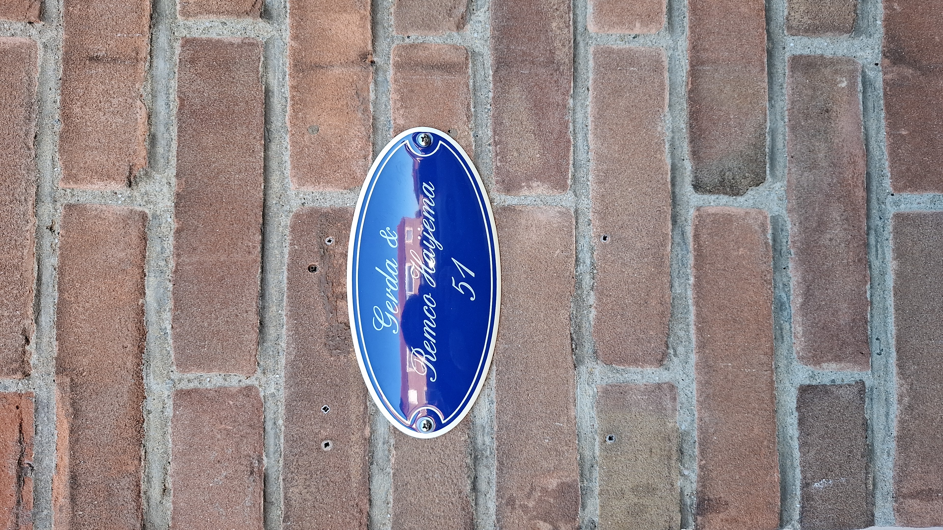 Namnskylt krökt med kant + ram