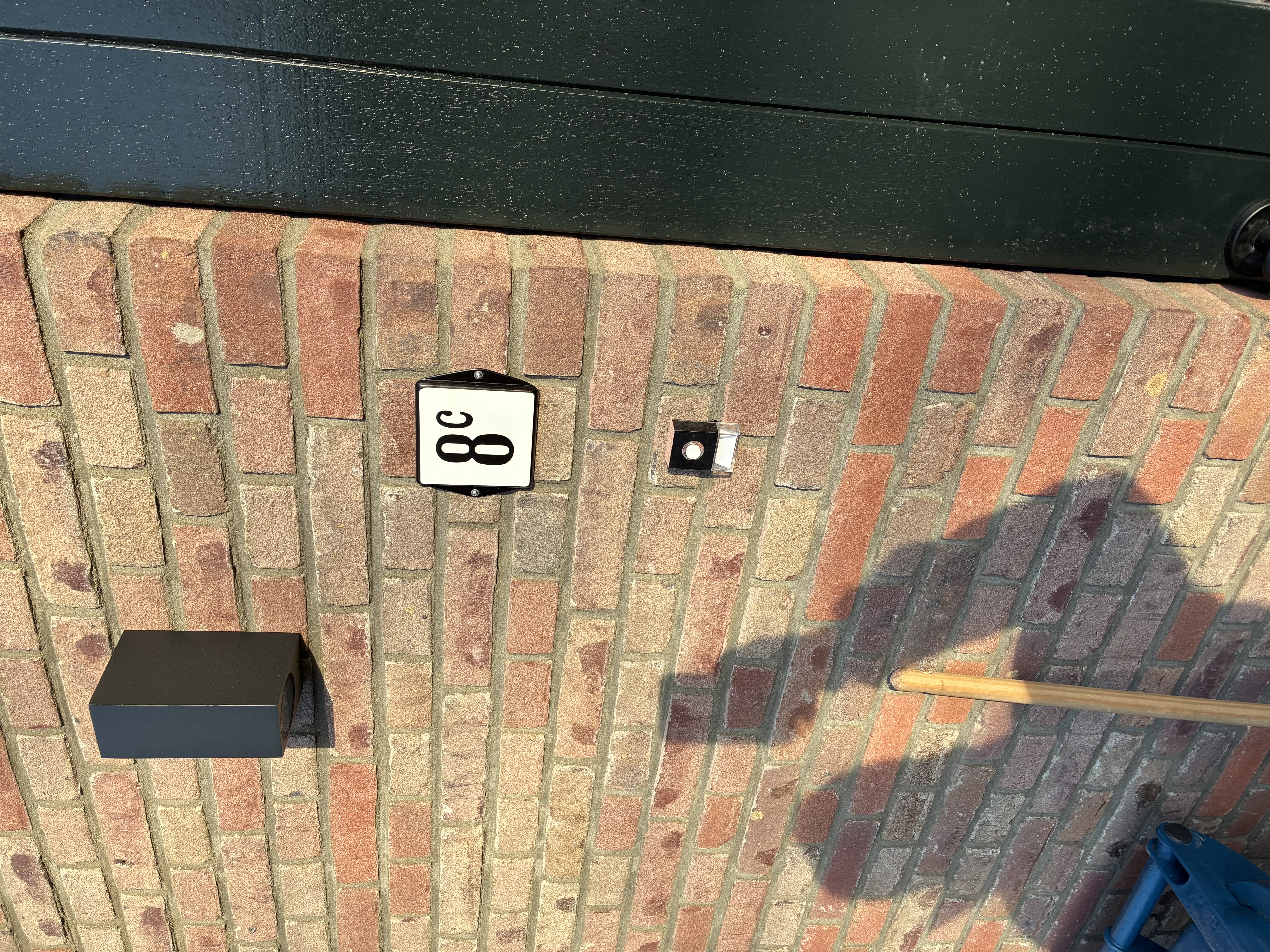 Husnummer modell öra Färgade öron