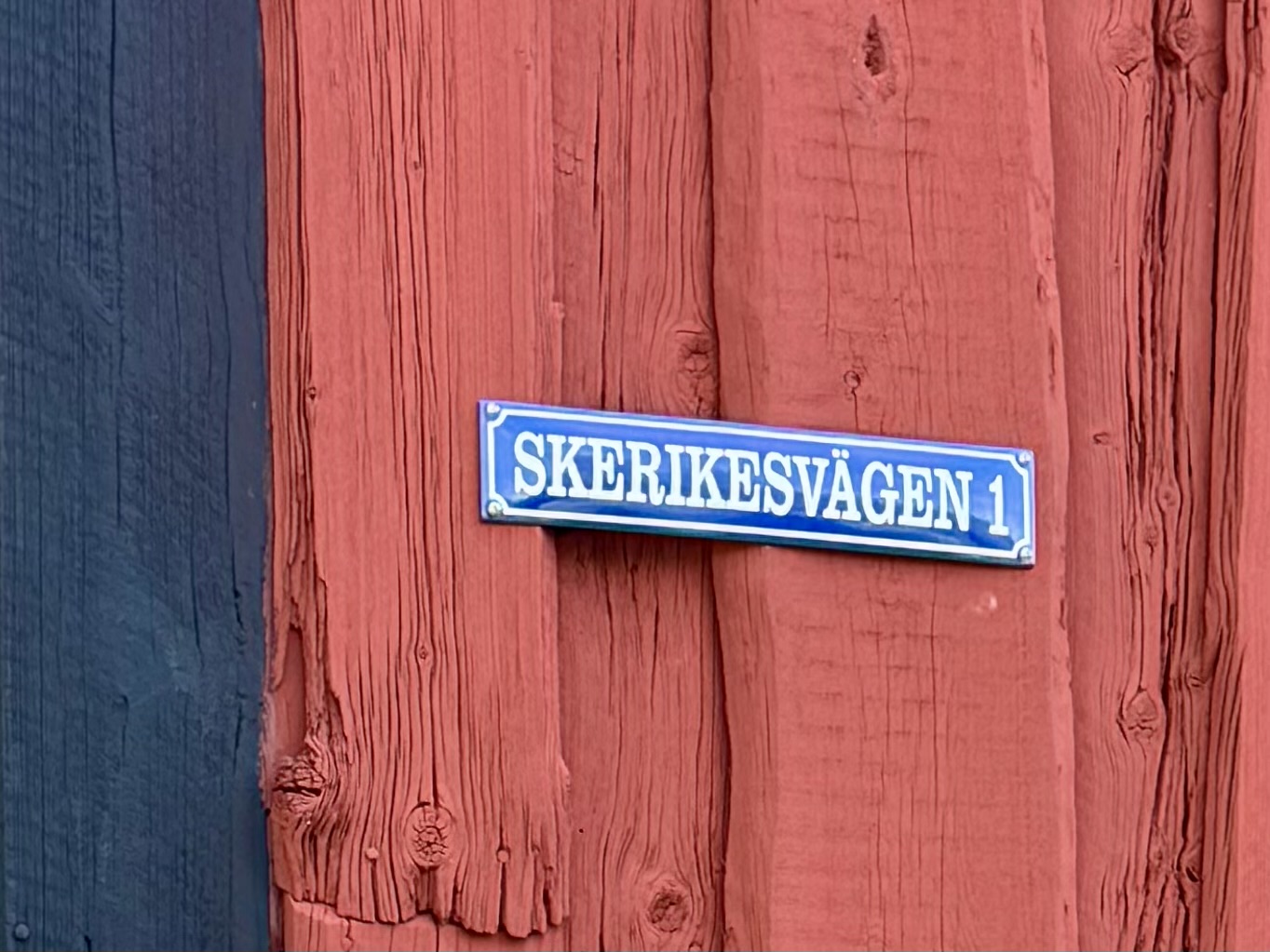 Gatuskylt med ram