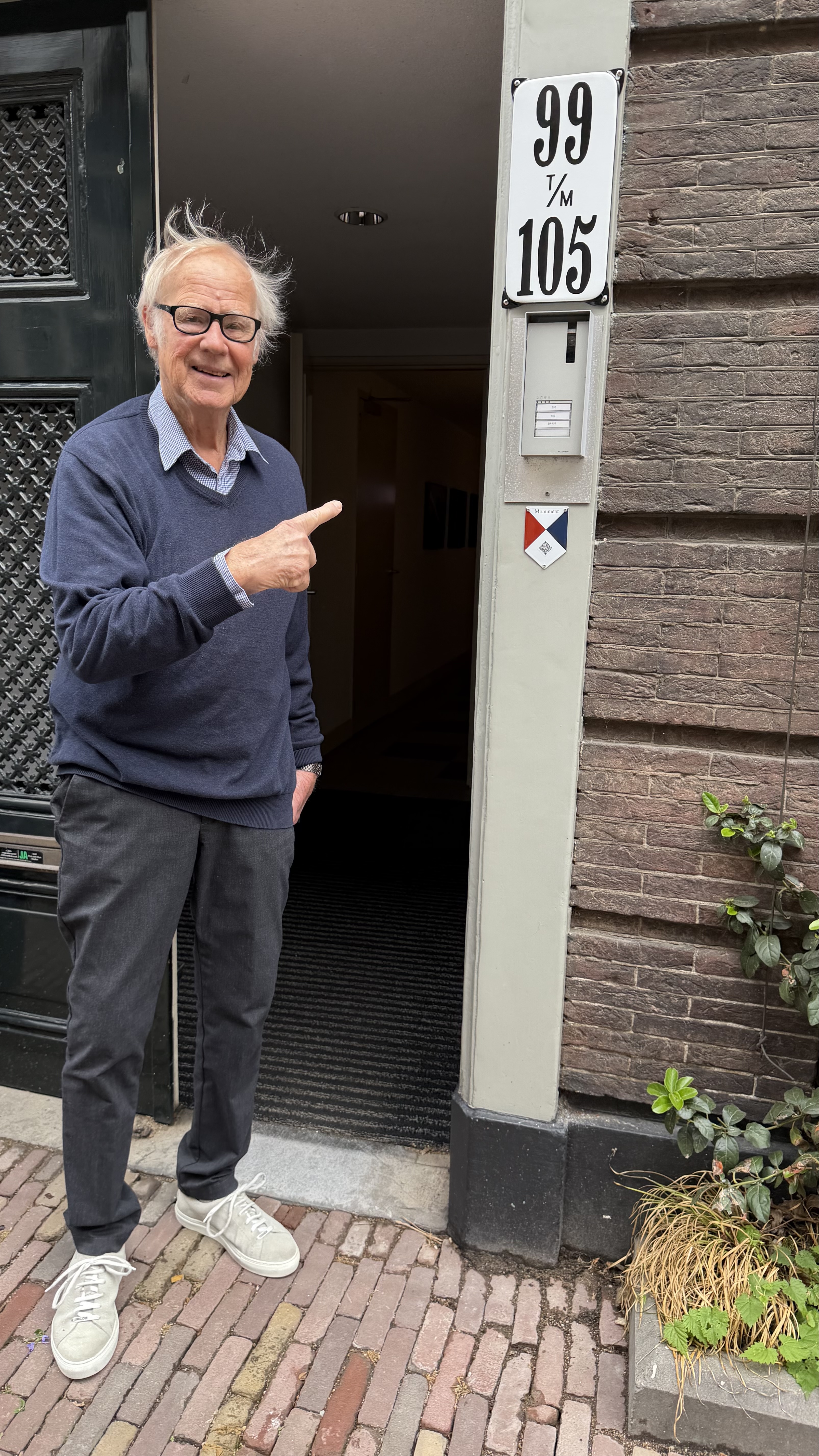 Emaljerad portskylt för flerbostadshus